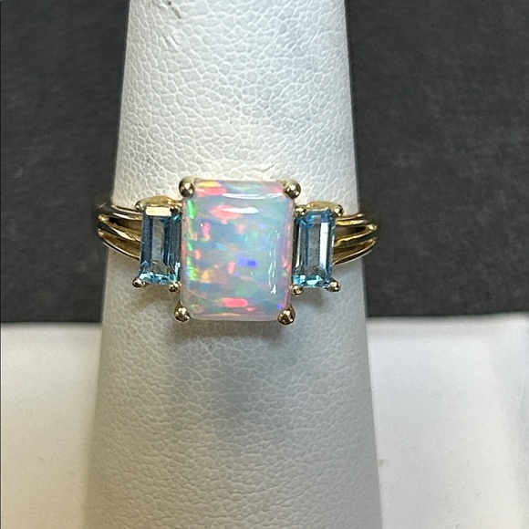 450489 10k yg topaz and opal ring